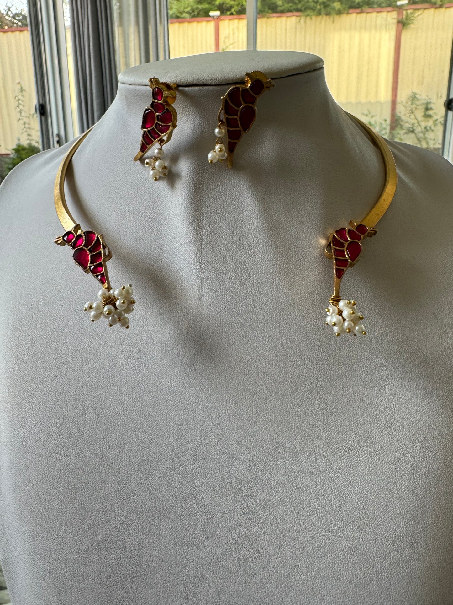 Pachii Kundan Neckpiece Hansli set with Earrings