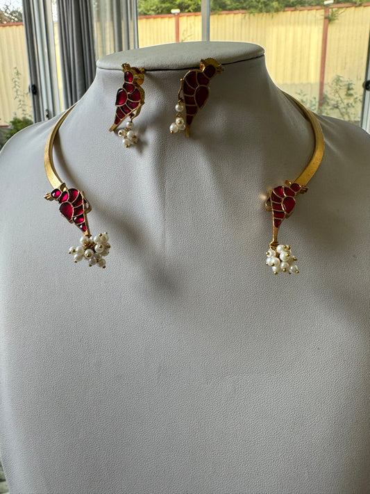 Pachii Kundan Neckpiece Hansli set with Earrings