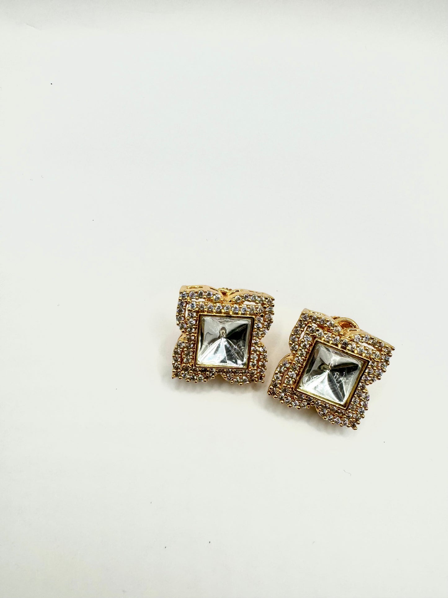 Mosanite studs